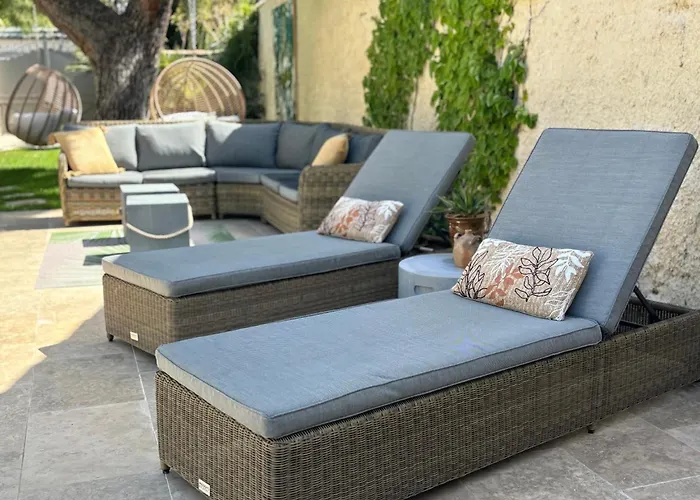 Logement cosy avec piscine ,parking et jardin