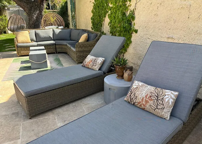 Logement cosy avec piscine ,parking et jardin