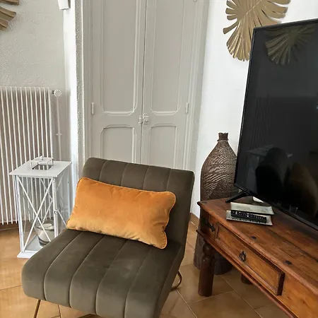 Logement cosy avec piscine ,parking et jardin Villeneuve-lès-Avignon Buitenkant foto