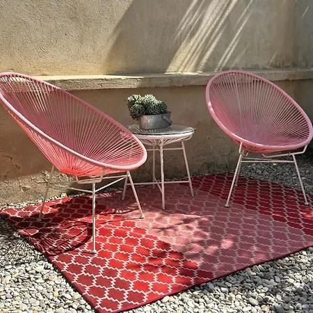 Logement cosy avec piscine ,parking et jardin Villeneuve-lès-Avignon Buitenkant foto